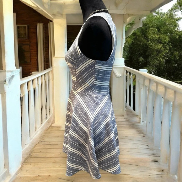 Altard State‎ Blue Striped Fit & Flare Dress Small Keyhole Back - Picture 4 of 5